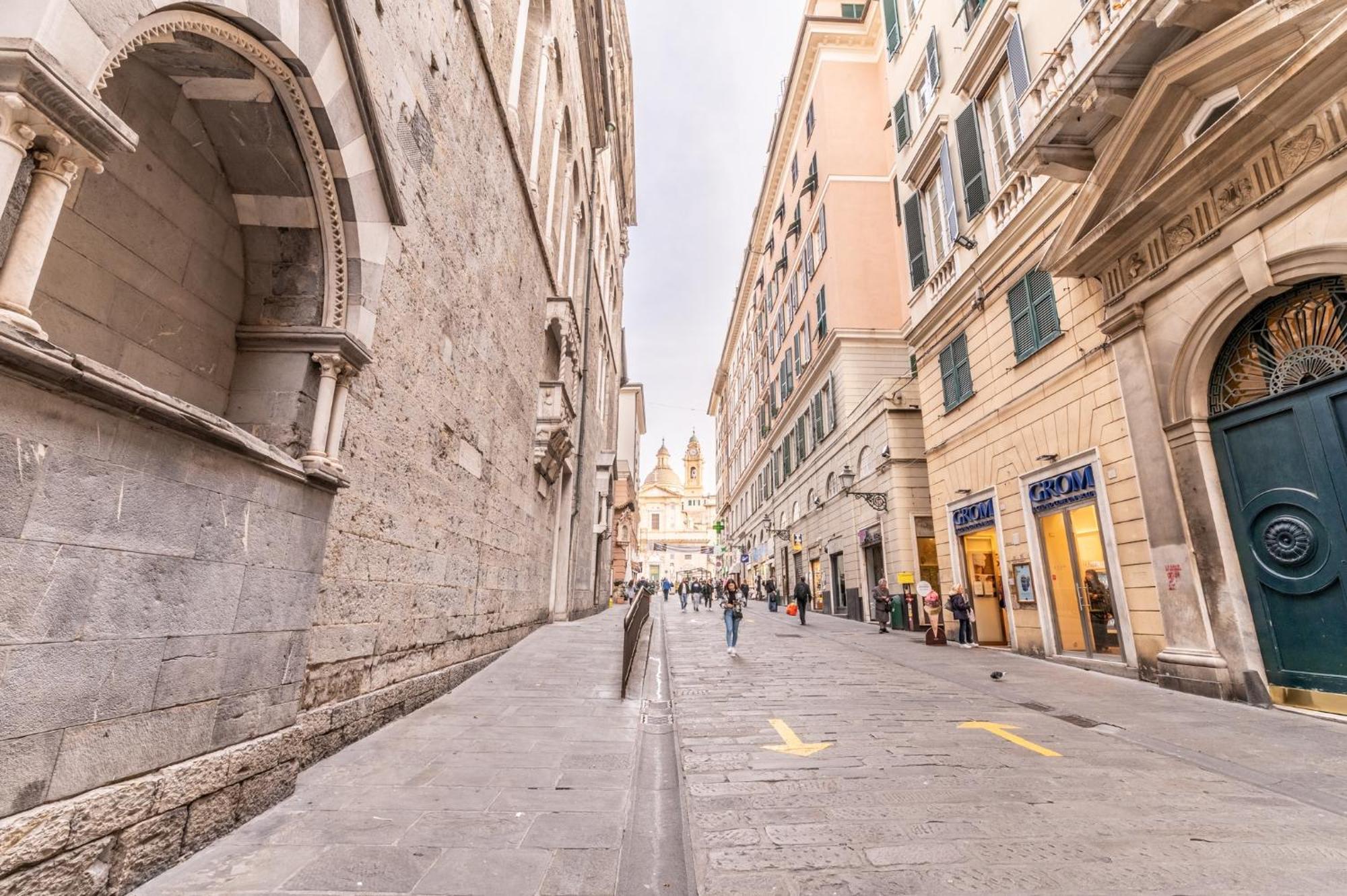 Genova Centro Colonna-Cattedrale Di San Lorenzo Exterior foto